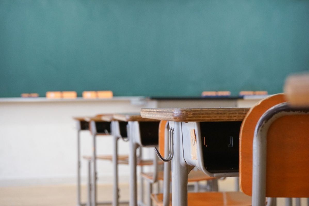 De Volkskrant: Dankzij hen praat de Kamer over racisme en discriminatie in de klas. Ze winnen er de Over Hoop Prijs voor! Image